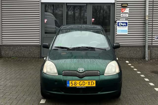 Toyota Yaris (2000) thumbnail 4