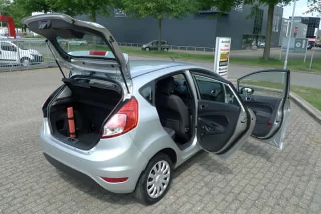 Ford Fiesta (2016) thumbnail 3