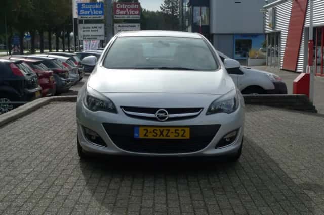 Opel Astra (2013) thumbnail 2
