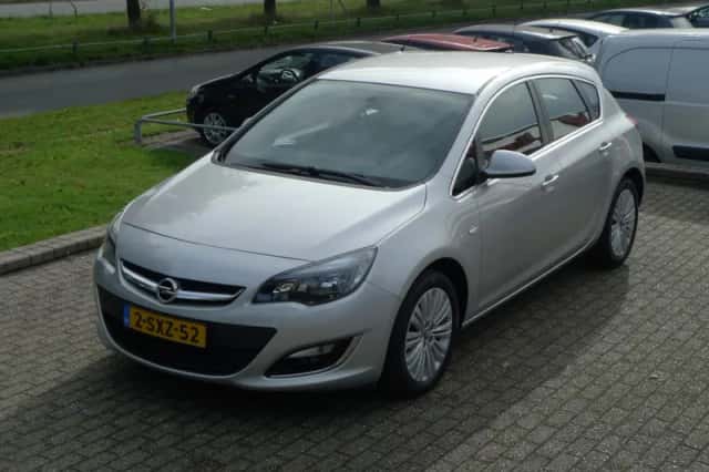 Opel Astra (2013) thumbnail 3