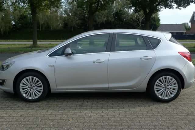 Opel Astra (2013) thumbnail 4