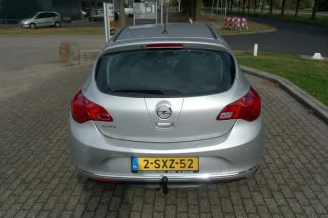 Opel Astra (2013) thumbnail 6