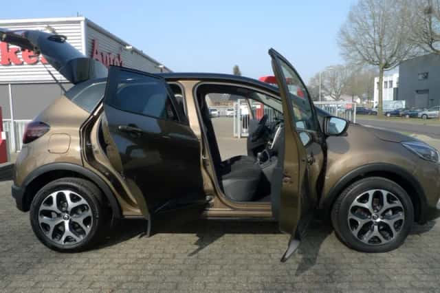 Renault Captur (2018) thumbnail 2