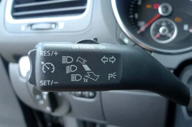 Volkswagen Golf (2012) thumbnail 2