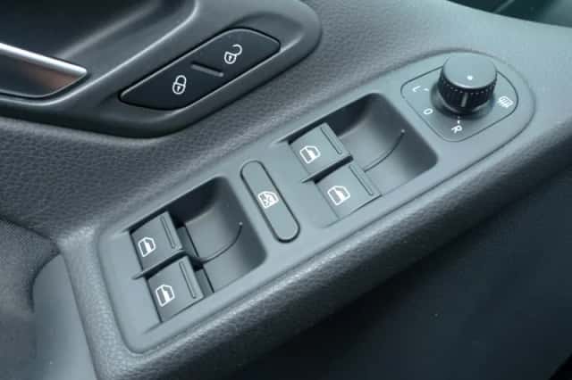 Volkswagen Golf (2012) thumbnail 4