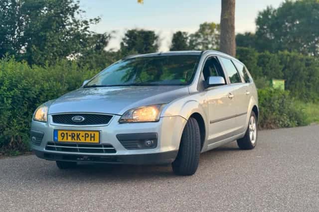 Ford Focus (2005) thumbnail 2