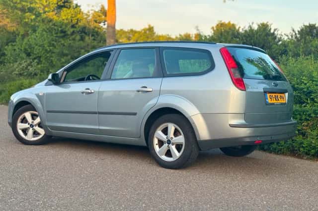 Ford Focus (2005) thumbnail 3