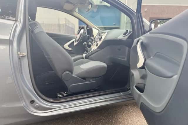 Ford Ka (2010) thumbnail 6