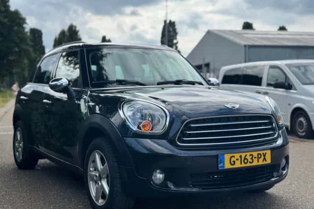 MINI Countryman (2011) thumbnail 1