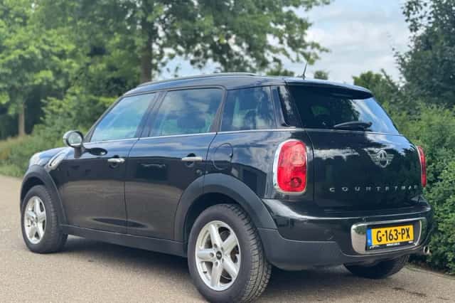 MINI Countryman (2011) thumbnail 3