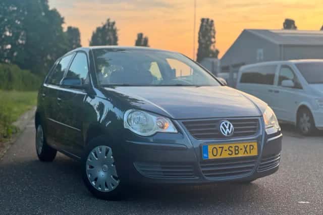 Volkswagen Polo (2005) thumbnail 1