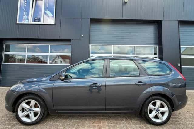 Ford Focus (2010) thumbnail 3