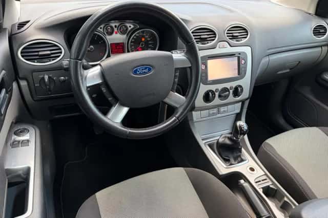 Ford Focus (2010) thumbnail 6