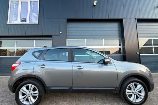 Nissan Qashqai (2011) thumbnail 2