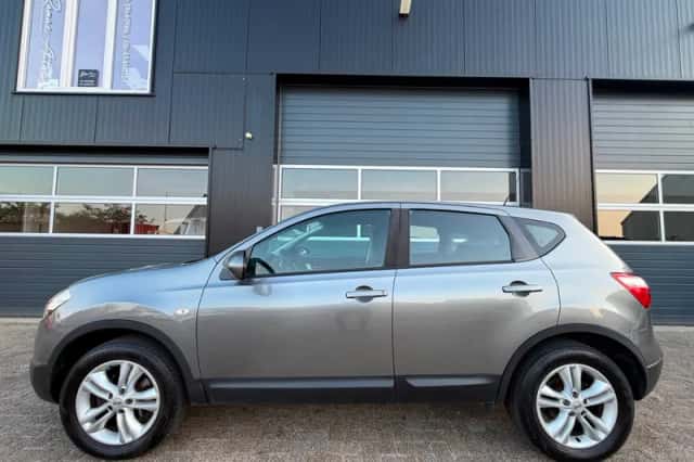 Nissan Qashqai (2011) thumbnail 3