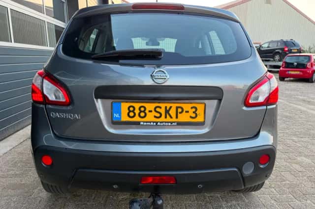 Nissan Qashqai (2011) thumbnail 4