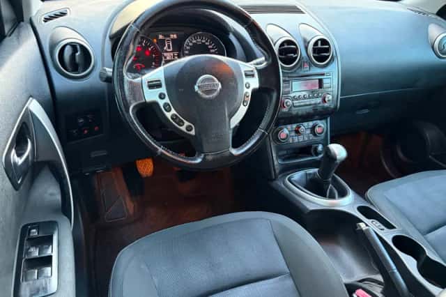 Nissan Qashqai (2011) thumbnail 6