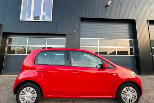 Volkswagen Up! (2015) thumbnail 2