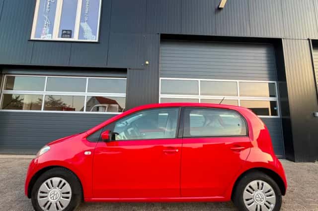 Volkswagen Up! (2015) thumbnail 3