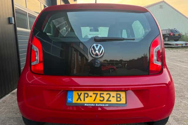 Volkswagen Up! (2015) thumbnail 4