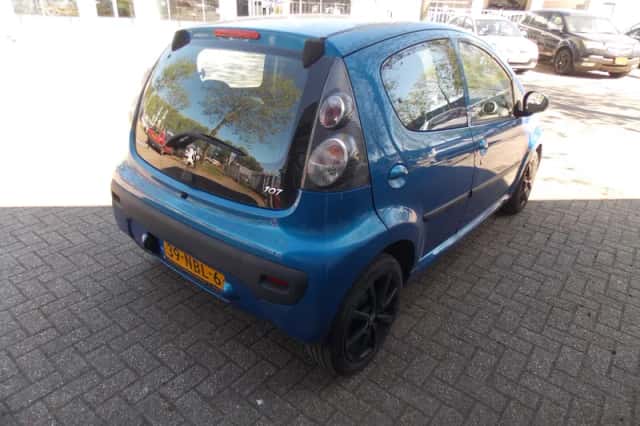 Peugeot 107 (2010) thumbnail 3