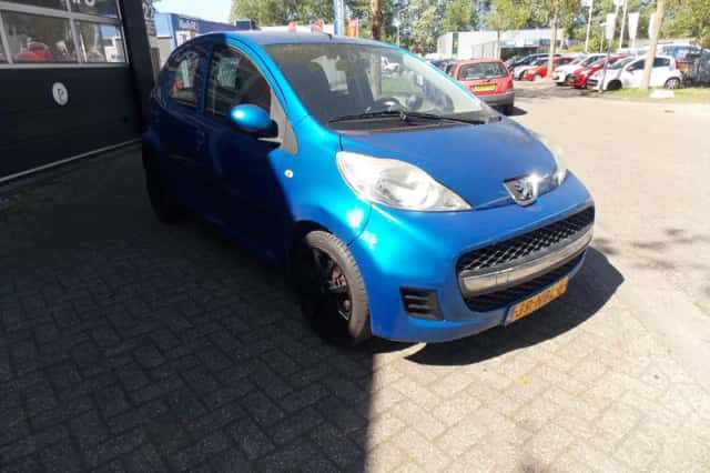 Peugeot 107 (2010) thumbnail 4
