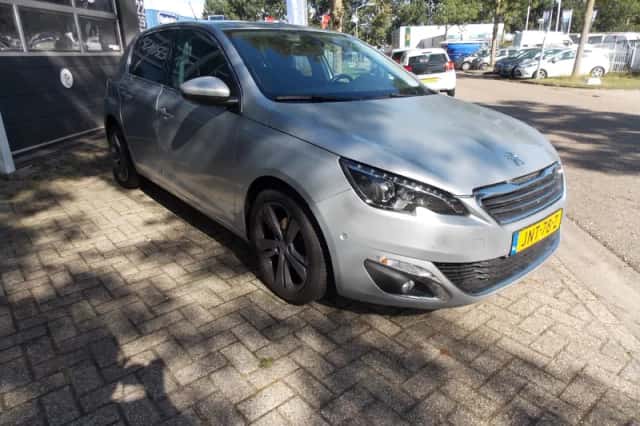 Peugeot 308 (2016) thumbnail 6