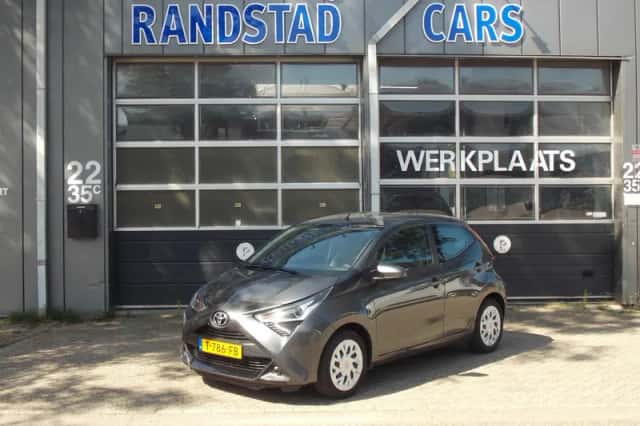 Toyota Aygo (2022) thumbnail 1