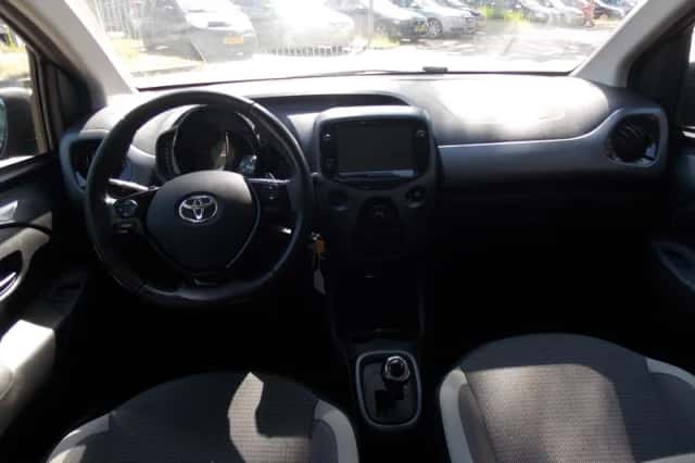 Toyota Aygo (2022) thumbnail 2