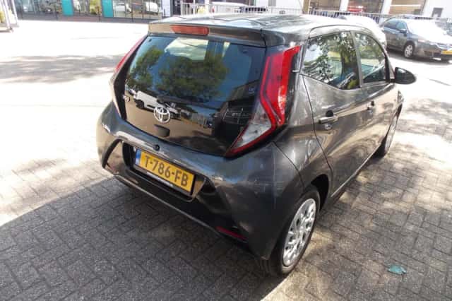 Toyota Aygo (2022) thumbnail 3