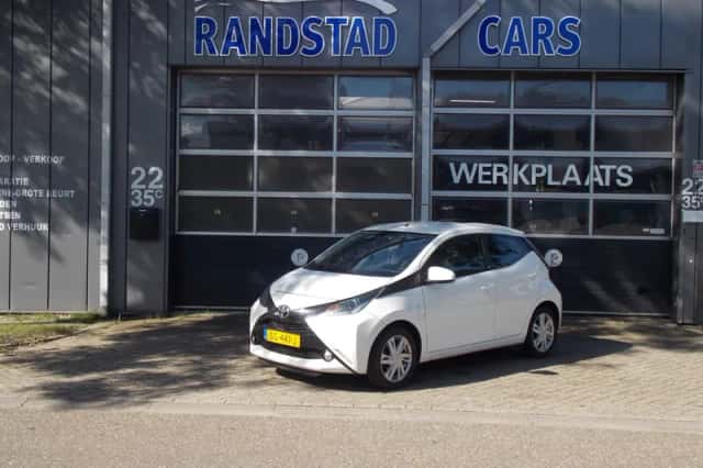 Toyota Aygo (2016) thumbnail 1