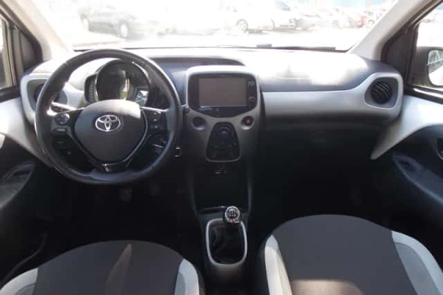 Toyota Aygo (2016) thumbnail 3