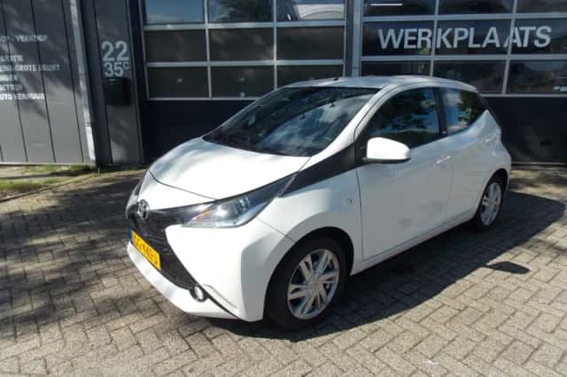 Toyota Aygo (2016) thumbnail 4