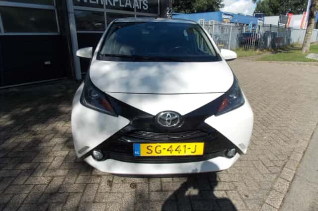 Toyota Aygo (2016) thumbnail 5