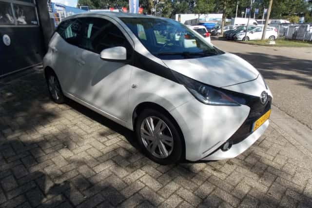 Toyota Aygo (2016) thumbnail 6
