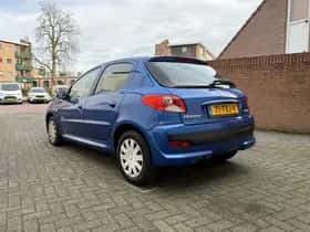 Peugeot 206+ (2011) thumbnail 4