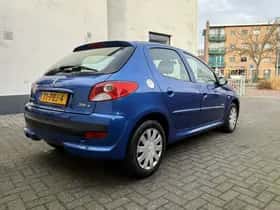 Peugeot 206+ (2011) thumbnail 6