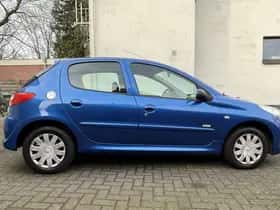 Peugeot 206+ (2011) thumbnail 7