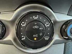 Ford Fiesta (2010) thumbnail 15