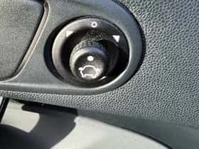 Ford Fiesta (2010) thumbnail 18