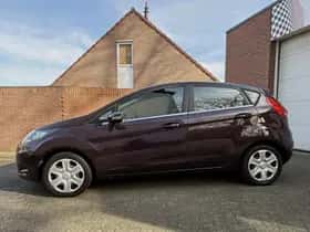 Ford Fiesta (2010) thumbnail 3