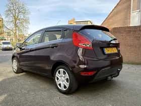Ford Fiesta (2010) thumbnail 4