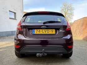 Ford Fiesta (2010) thumbnail 5