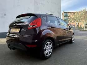 Ford Fiesta (2010) thumbnail 6