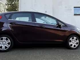 Ford Fiesta (2010) thumbnail 7