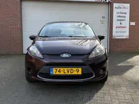 Ford Fiesta (2010) thumbnail 9
