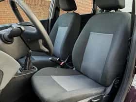 Ford Fiesta (2010) thumbnail 10