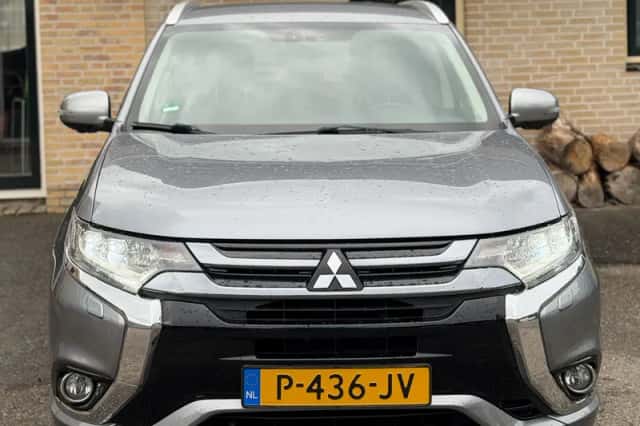 Mitsubishi Outlander (2016) thumbnail 5