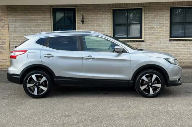 Nissan Qashqai (2017) thumbnail 2