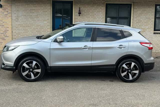 Nissan Qashqai (2017) thumbnail 3